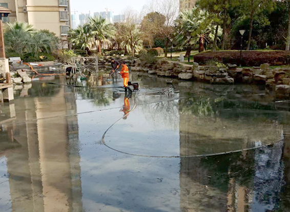 太湖景观池淤泥清理